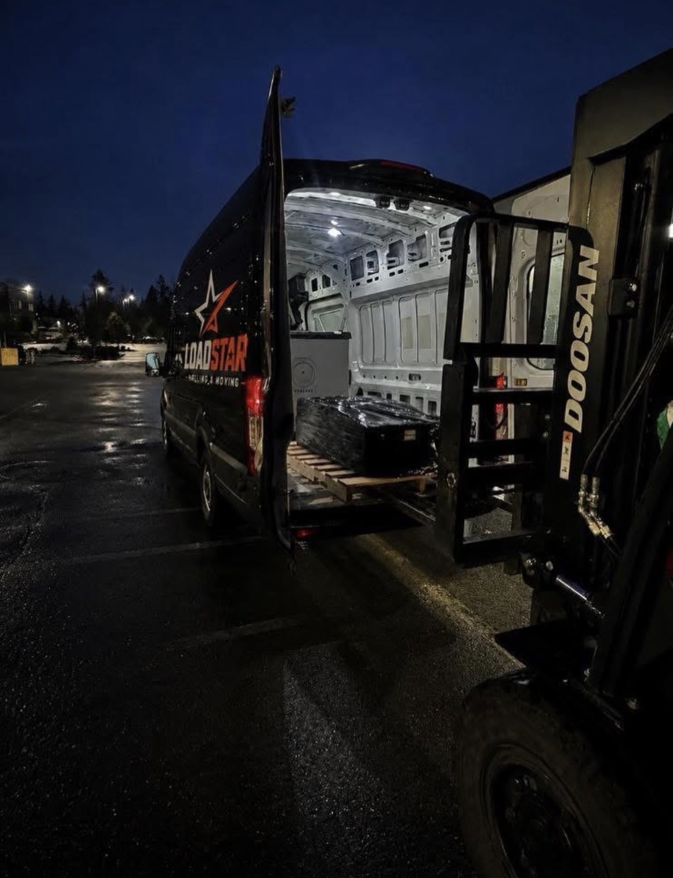 Cargo van pallet delivery